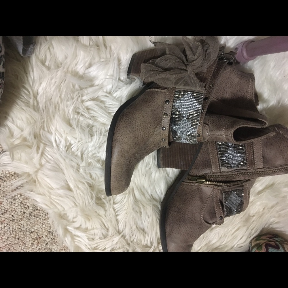 ❗️Sold❗️Beaded booties! - Picture 3 of 5